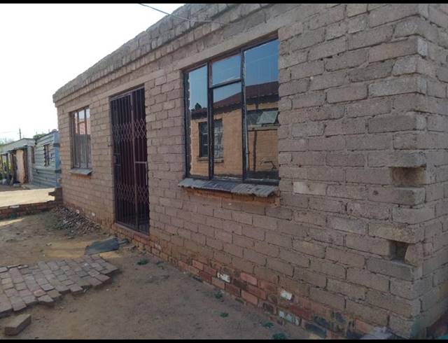 2 BEDROOM HOUSE FOR SALE IN SOSHANGUVE L